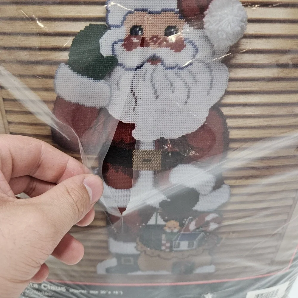 Hobby Kraft Plastic Canvas Needlepoint Kit 4547 Santa Christmas Door Decor NEW
